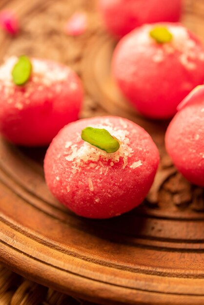 Delizioso Chumchum rosa o sapore di rosa cham cham o Rasgulla o Rasagola Rosogola Rosogolla