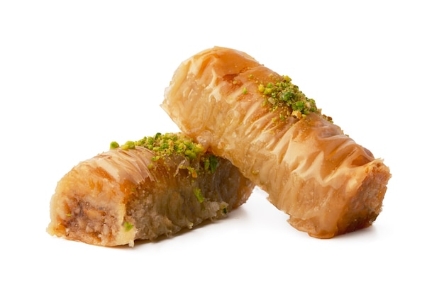 Delizioso dolce baklava isolato su sfondo bianco