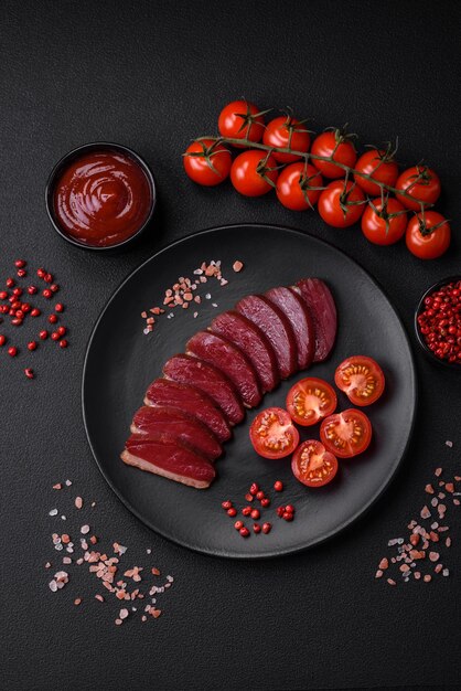 Delizioso filetto d'anatra affumicato o grigliato con spezie e sale