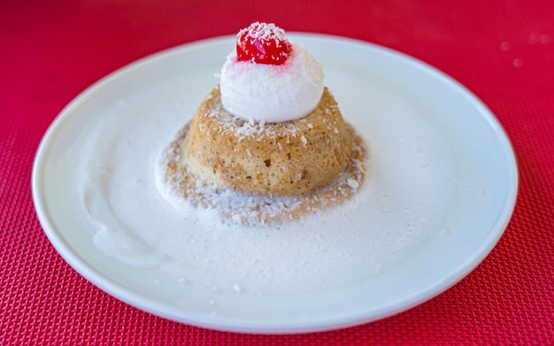 delizioso flay laout di deliziosa torta al latte di cocco.torta al latte.