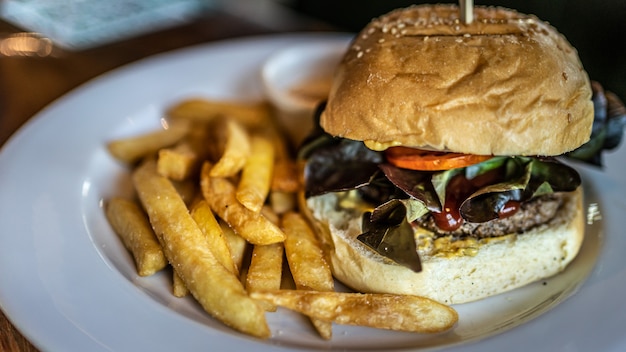 Delizioso Hamburger Di Carne Alla Griglia