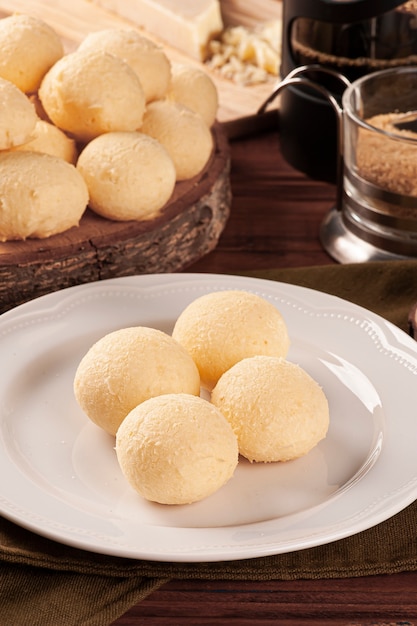 Delizioso pane al formaggio brasiliano. Conosciuto anche in America Latina come Chipa, Pan de Bono e Pan de Yuca.