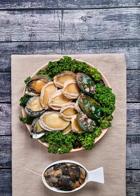 Delizioso piatto di pesce Abalone Crostacei