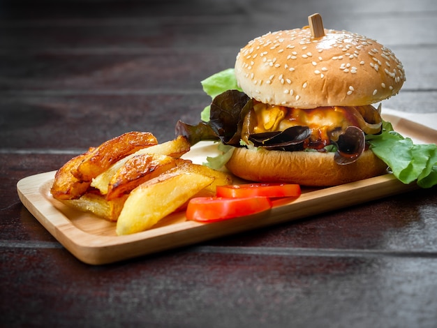 Delizioso set di hamburger fatti in casa freschi