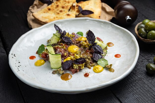 delizioso tartaro in un ristorante italiano