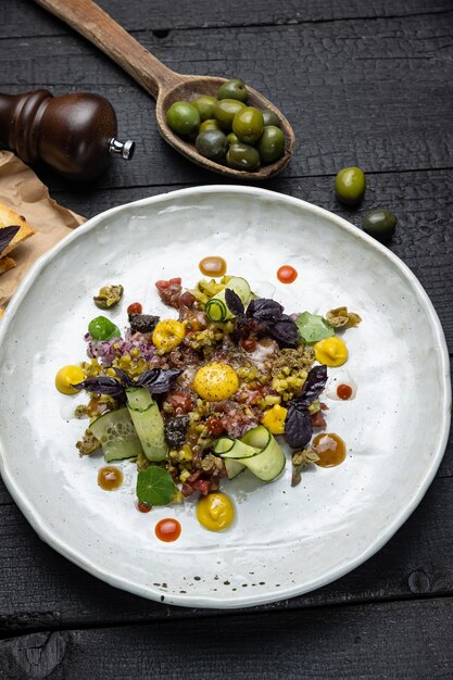 delizioso tartaro in un ristorante italiano