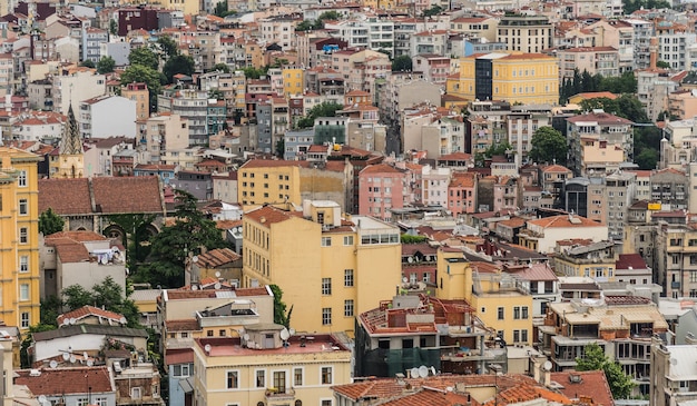 Denso costruito di edifici residenziali a Istanbul