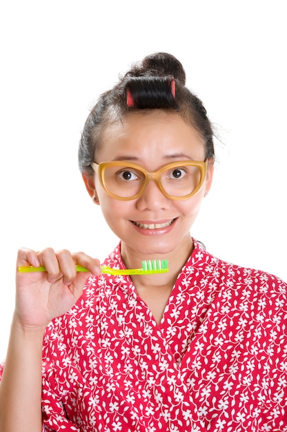 Denti di spazzolatura della donna