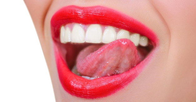 Denti e sorriso di cure odontoiatriche, labbra della lingua.