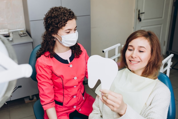 dentista con un paziente