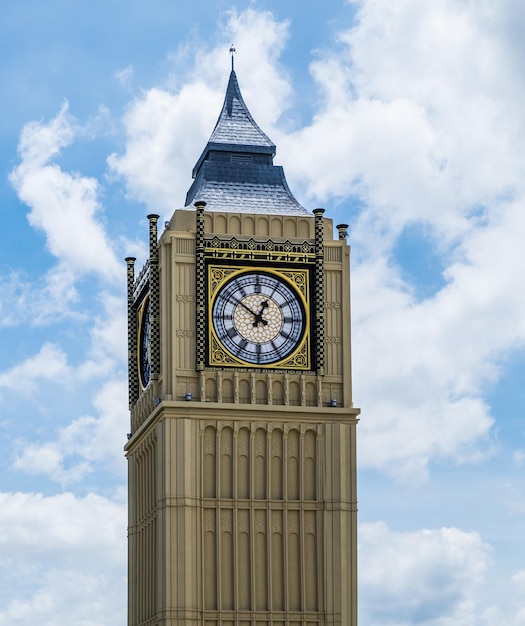 Derisione della torre dell'orologio a bangkok