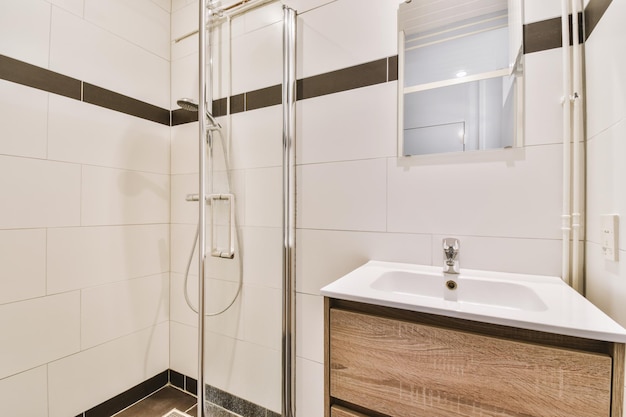 Design degli interni del bagno moderno semplice