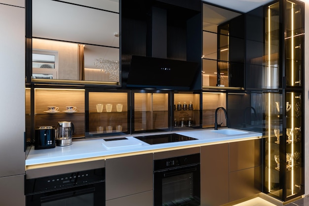 design degli interni elegante e moderno di un appartamento con cucina monolocale