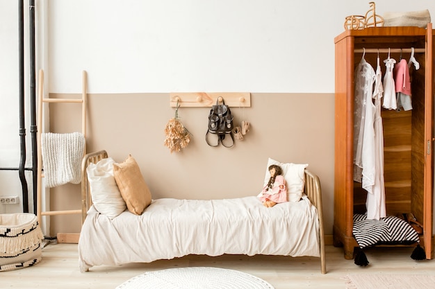 Design della camera da letto per bambini interni minimalisti in stile boho