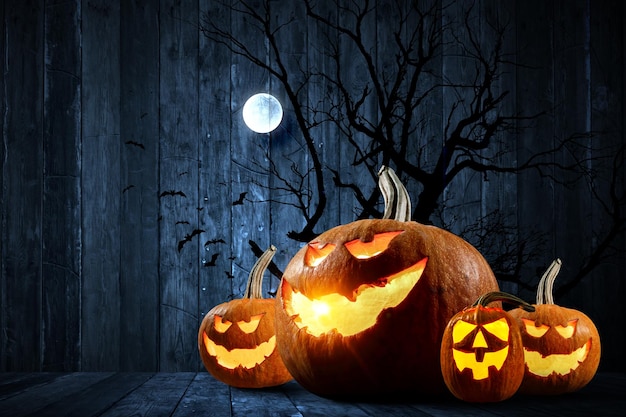 Design di Halloween con zucche spettrali. Tecnica mista