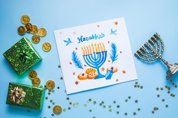 Design tradizionale della cartolina d'auguri per le vacanze ebraiche con felici congratulazioni hanukkah