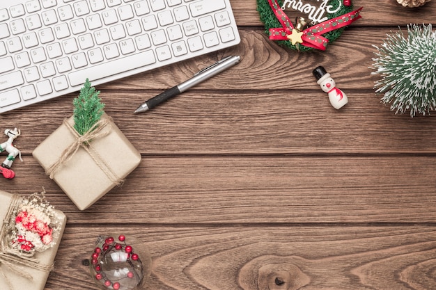 Desktop dello spazio di lavoro dell'ufficio di Buon Natale c