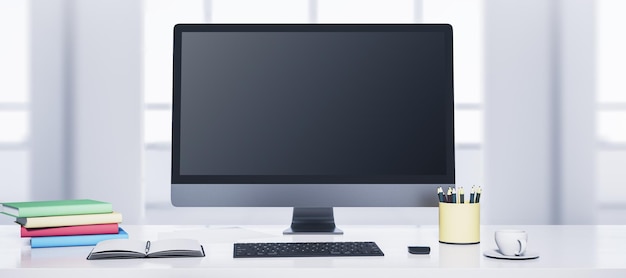 Desktop di designer pulito con monitor per computer tazza di caffè fornisce altri oggetti e finestra con vista sulla città sullo sfondo Mock up 3D Rendering
