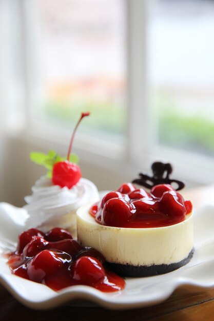 Dessert - Cheesecake con salsa di ciliegie