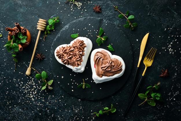 Dessert di Pavlov Torte Bizet con cioccolato Dolci Vista dall'alto Stile rustico