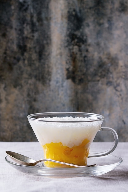 Dessert di tapioca con mango