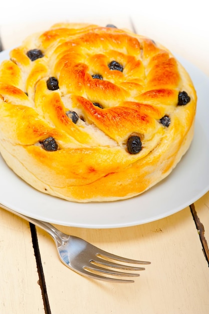 Dessert di torta di pane ai mirtilli