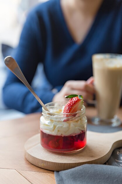 Dessert dolce con caffè