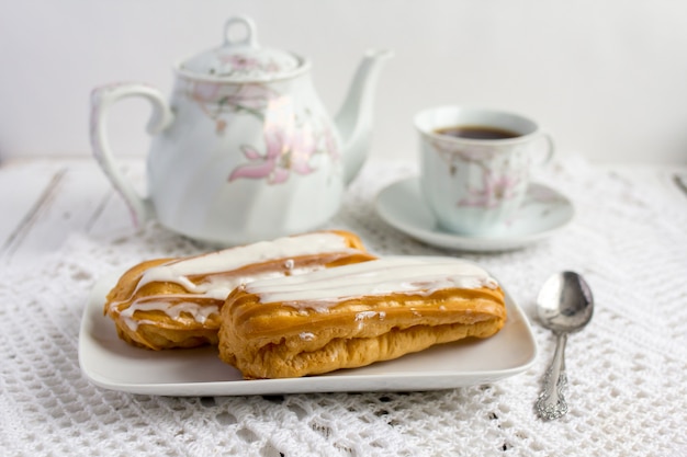 Dessert Eclair con panna montata