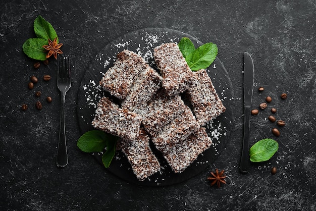 Dessert Torta con cocco e cioccolato Cottura Vista dall'alto spazio libero per la copia