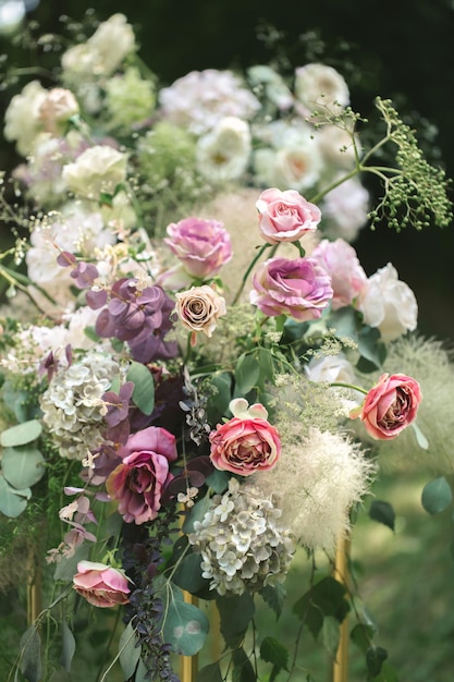 Dettagli Cerimonia di matrimonio all'aria aperta di fiori freschi