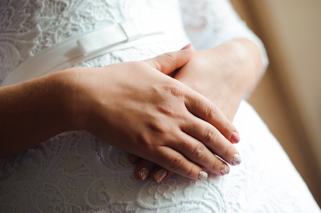 Dettagli del matrimonio sposa - abito bianco da sposa per una moglie