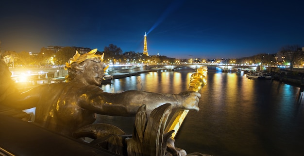 Dettagli del ponticello di Alexandre 3 a Parigi, Francia