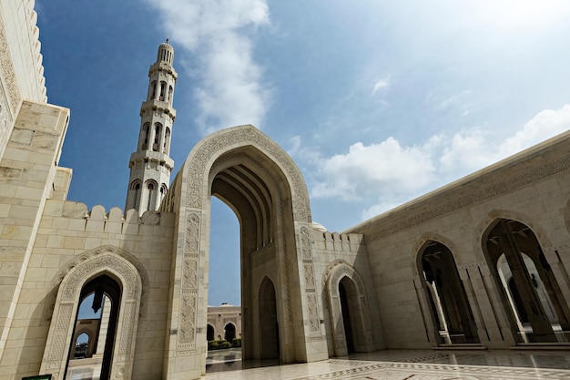 Dettagli dell'architettura della Grande Moschea del sultano Qaboos Muscat Oman