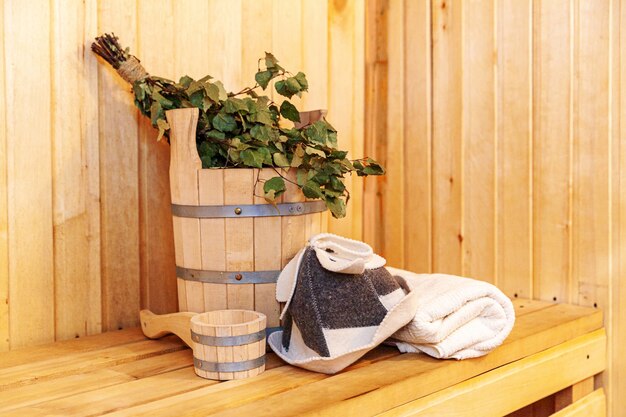 Dettagli interni Sauna finlandese bagno turco con accessori per sauna tradizionali