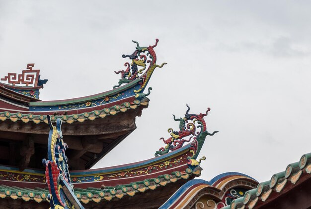 Dettagli scolpiti sul tempio di South Putuo o Nanputuo a Xiamen