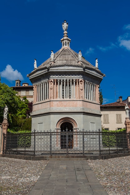 Dettaglio dal Battistero di Santa Maria Maggiore a Bergamo