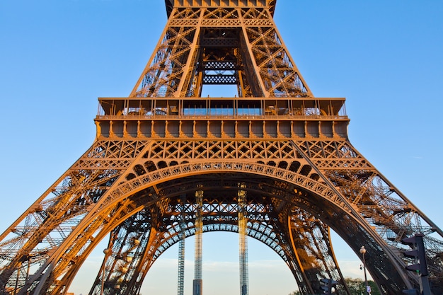 Dettaglio dei pilastri della torre eiffel, Parigi, Francia