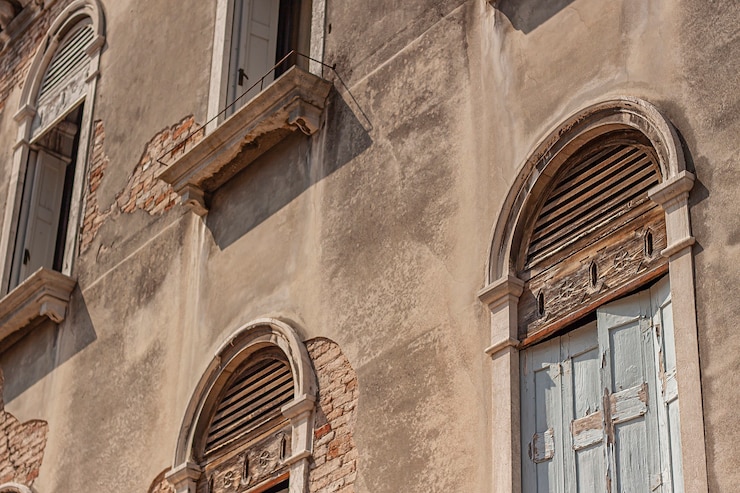 Foto dettaglio dell'edificio con finestra e dettagli e architettura a venezia in italia