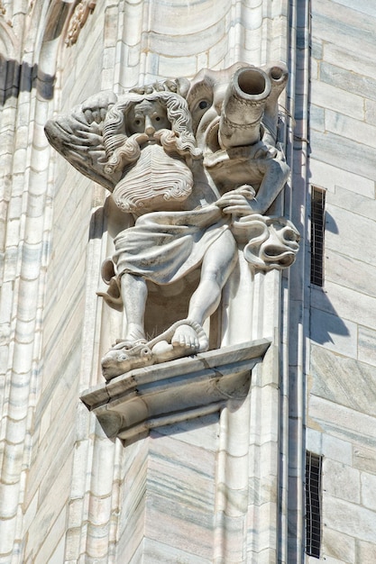 Dettaglio della statua della cattedrale della capitale dell'Expo di Milano 2005
