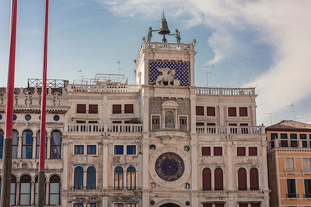 Dettaglio della torre dell'orologio a Venezia, in Italia un esempio di architettura rinascimentale