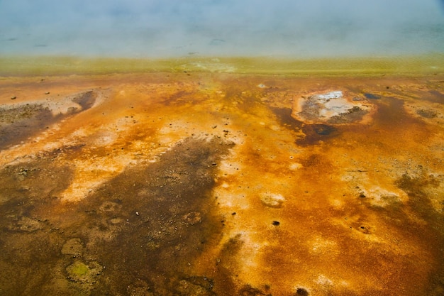 Dettaglio delle colorate piscine di Yellowstone di zolfo acido