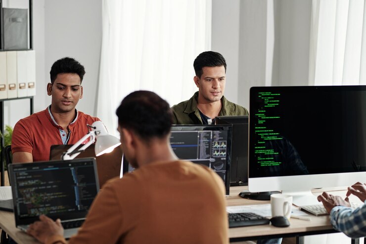 Photo devops engineers working in office