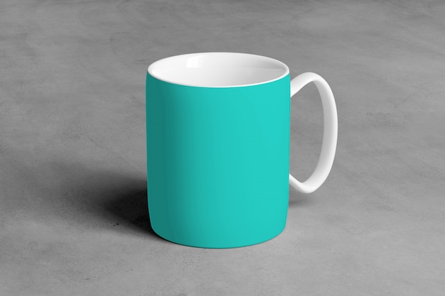 di una tazza in ceramica su cemento