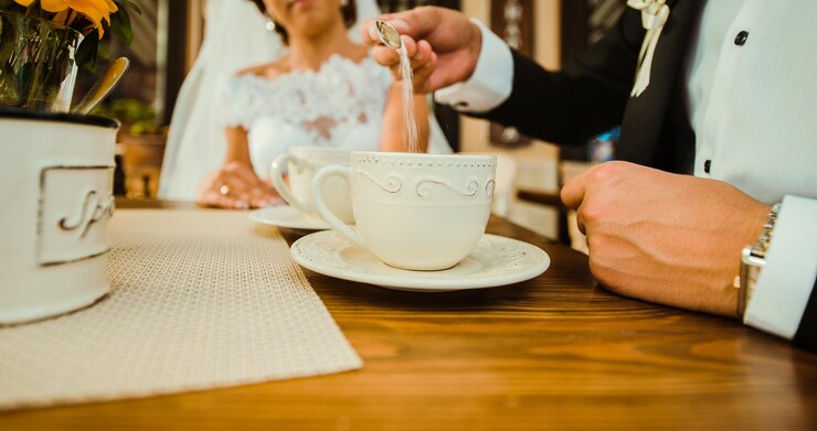 Dichiarazioni d'amore che si toccano le mani
