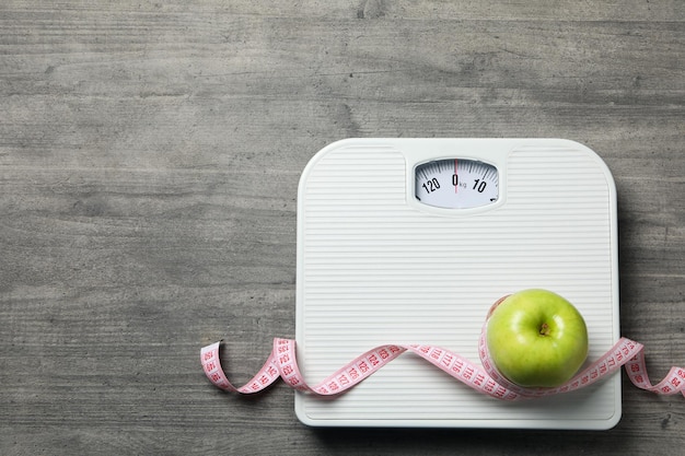 Dieta e composizione di stile di vita sano perdita di peso con lo spazio del nastro di misurazione per il testo