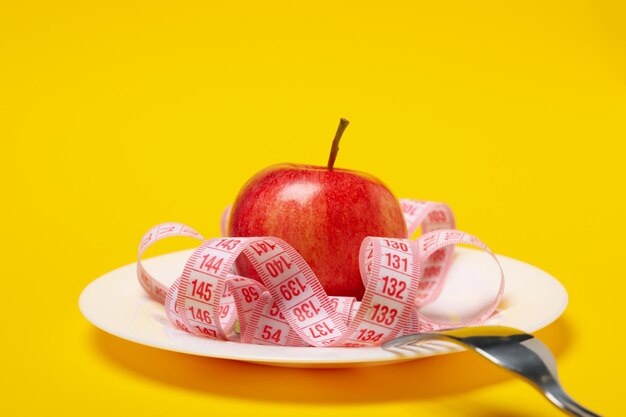 Dieta e composizione di stile di vita sano perdita di peso con metro a nastro