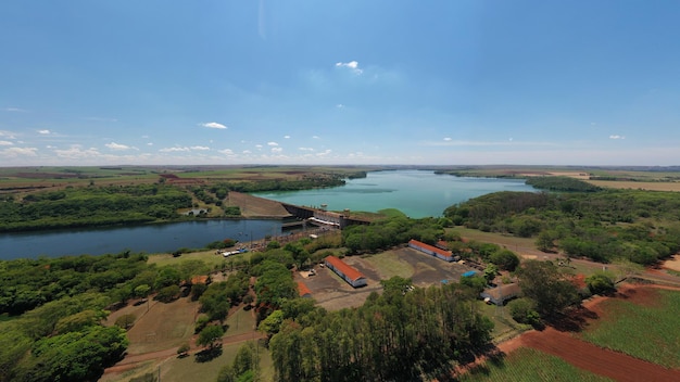 Diga della centrale idroelettrica in Brasile Stato di San Paolo Bariri Tiete River