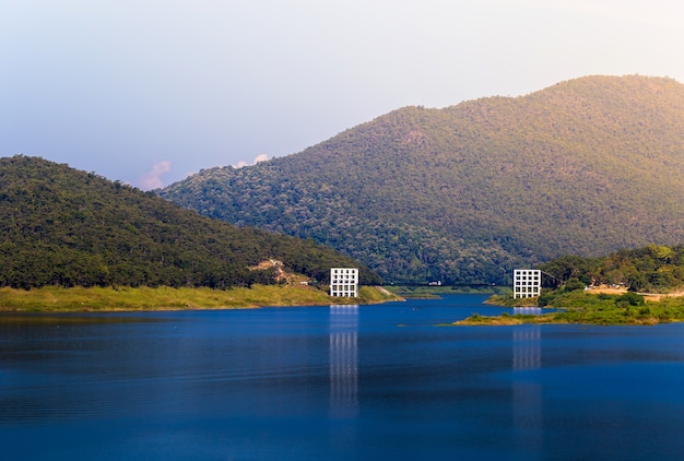 Diga naturale di Mae Kuang della montagna di cielo in Chiang Mai.