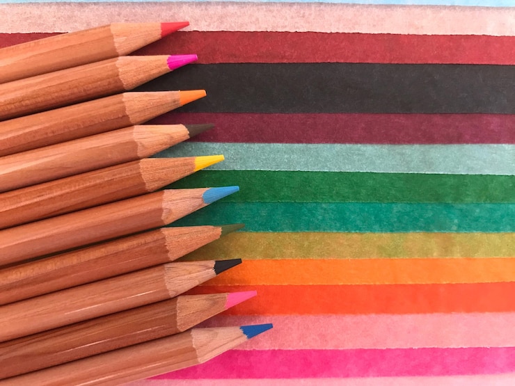Foto direttamente sopra colpo di matite multicolori