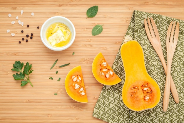 Direttamente sopra il colpo di zucca sul tavolo